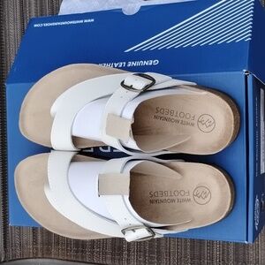 White Mountain White and Tan Footbed Sandals. Size 8. New In The Box.